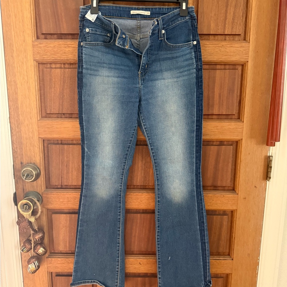 Levi's Women's Flare Jeans in Classic Blue